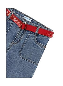 Pantaloni di jeans Mayoral a zampa con cintura per bambina.