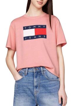 Maglietta Tommy Jeans Flag rosa per donna.