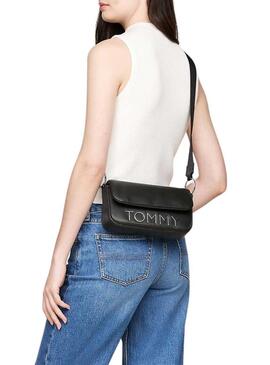 Borsa Tommy Hilfiger Bold Elongated Flap nera per donna