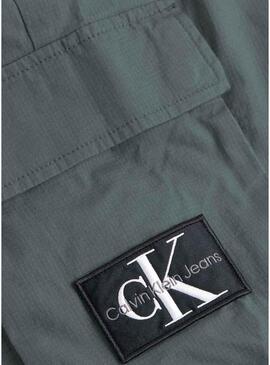 Pantaloni cargo Calvin Klein Jeans lavati grigi da uomo.