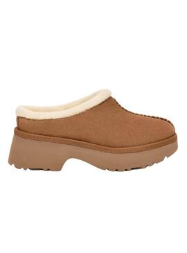 Zoccoli UGG New Heights color cammello per donna