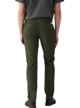 Pantaloni Levis XX Chino Standard Taper in Velluto Verde per uomo