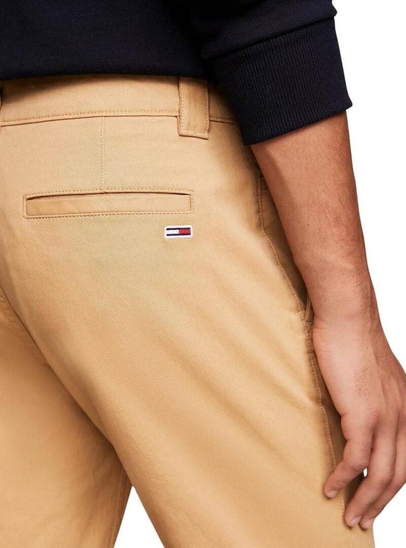 Pantaloni Tommy Jeans Scanto kaki per uomo.