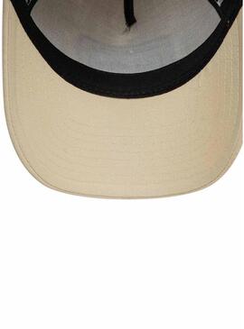 Cappellino New Era Trucker Patch beige per uomo.